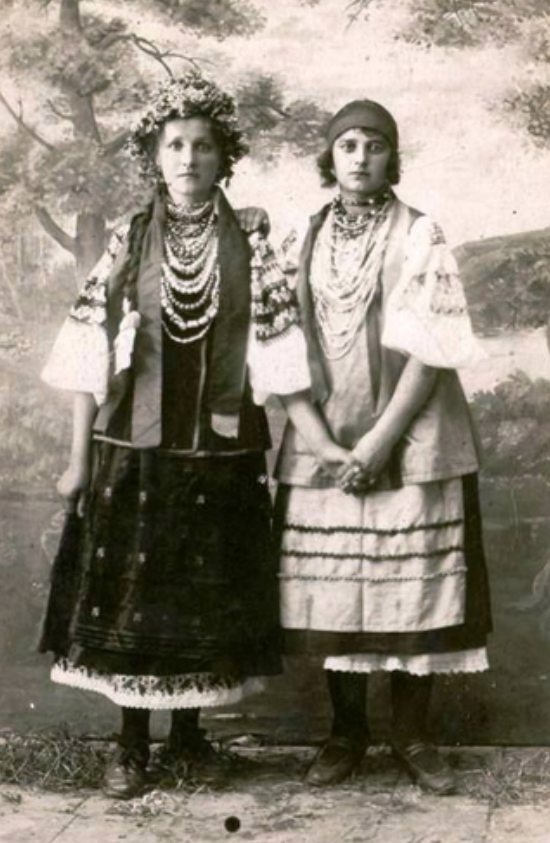 Дивіться, які вишиванки носили на Донбасі понад 100 років тому (фото)